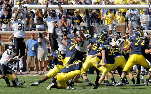 Appalachian State Beating Michigan (Mark Campbell/College Sporting News)