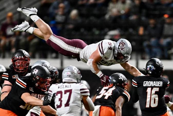 Robby Hauck's record return highlights Montana Grizzlies' lopsided win over  Portland State Vikings 